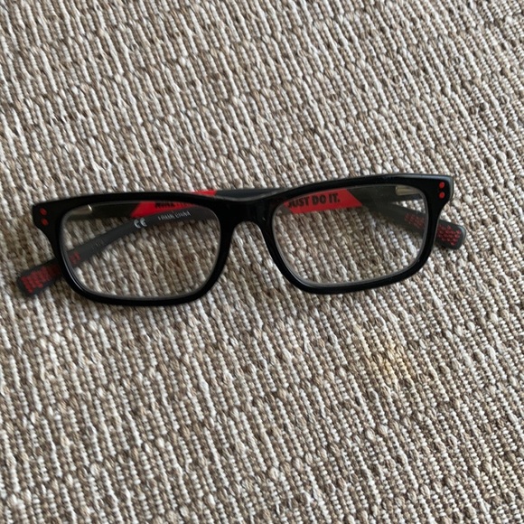 Nike - Picture 2 of 16